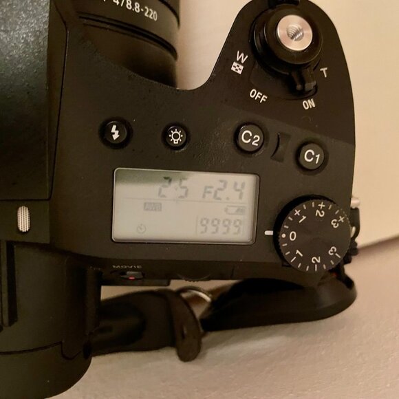 Sony RX10 Mark IV - Professional Camera - Picture 5 of 8